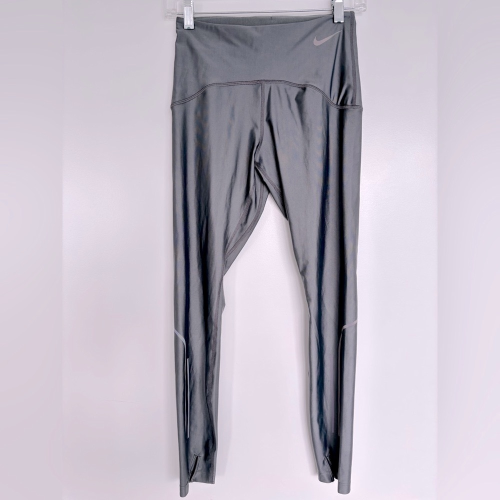 Nike Women’s Performance Dri-Fit Reflective Leggings, Grey, Size Small.